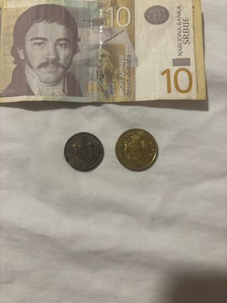 Billetes y monedas serbios