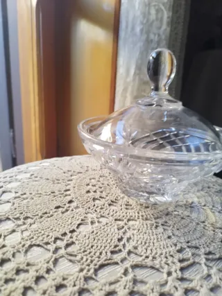 Porta oggetti in cristallo con coperchio