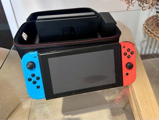 Nintendo Switch + 3 juegos + estuche + accesorios