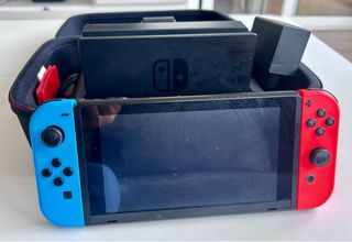 Nintendo Switch + 3 juegos + estuche + accesorios