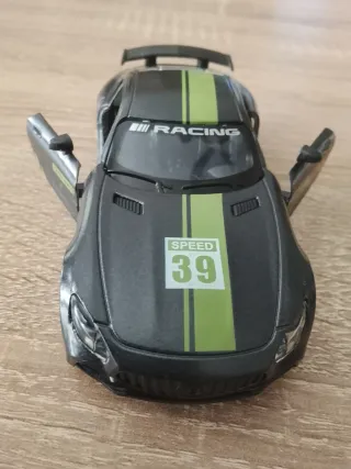 Coche de metal juguete