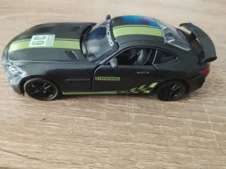 Coche de metal juguete