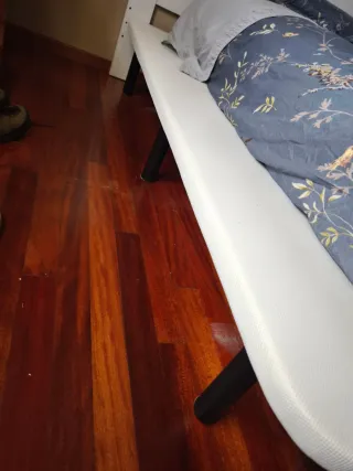 Base tapizada cama 150x190cm con 6 patas.