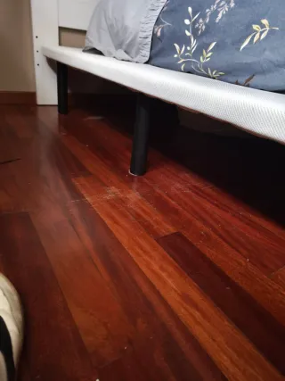 Base tapizada cama 150x190cm con 6 patas.