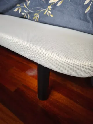 Base tapizada cama 150x190cm con 6 patas.