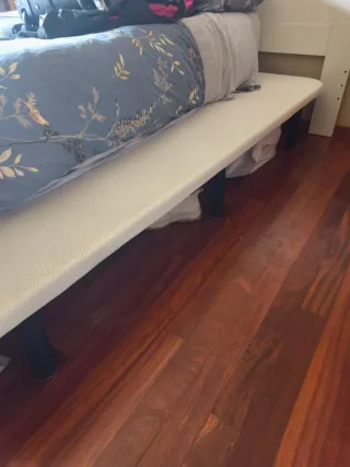 Base tapizada cama 150x190cm con 6 patas.