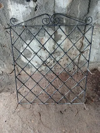 Reja de ventana semicircular