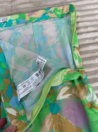 Pantalón fluido floral verde Stradivarius talla L