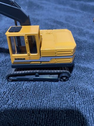 Excavadora Akerman EC200 con martillo