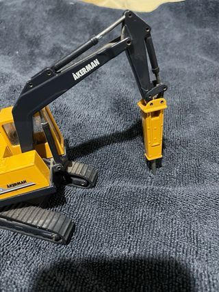 Excavadora Akerman EC200 con martillo