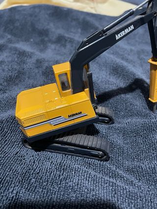 Excavadora Akerman EC200 con martillo