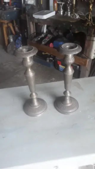 Juego de candelabros alto 27 ancho 9.