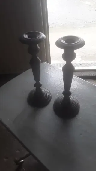 Juego de candelabros alto 27 ancho 9.