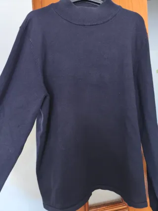 Jersey azul cuello cisne