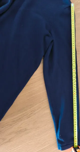 Jersey azul cuello cisne