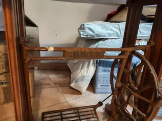 Mesa de costura Singer antigua