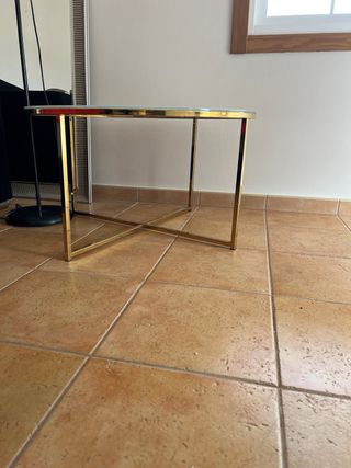 Mesa de centro redonda mármol y metal dorado