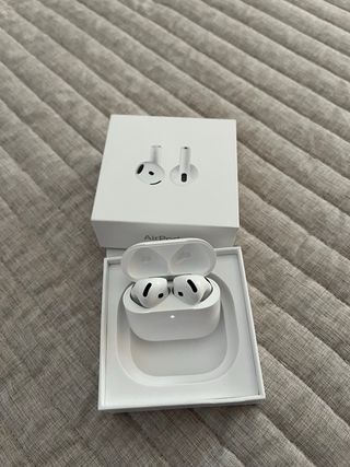 Apple Airpods 4 con cancelación de ruido