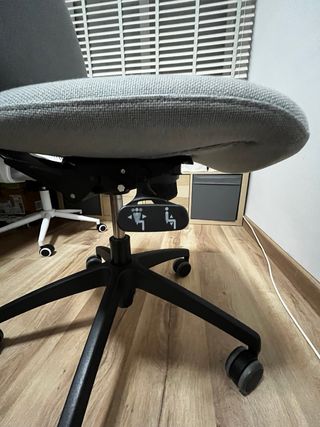 Silla de oficina ergonómica gris