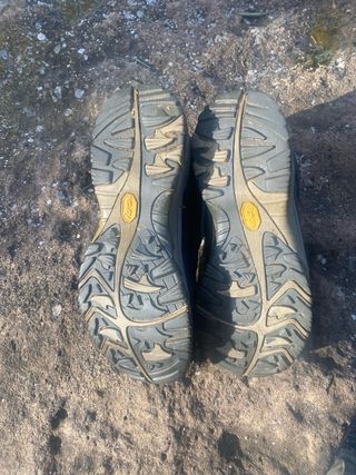 Zapatillas Chiruca Negras y Grises