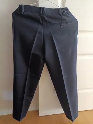 Traje comunión azul marino con detalles dorados