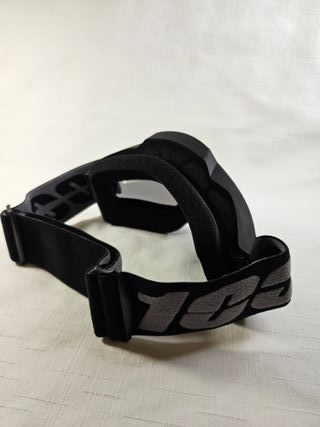 Gafas de esquí negras con lente espejada