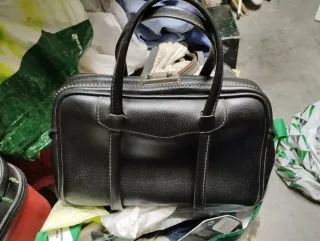 Bolso de cuero negro