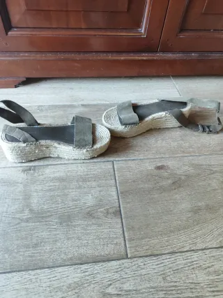 Sandalias planas de esparto