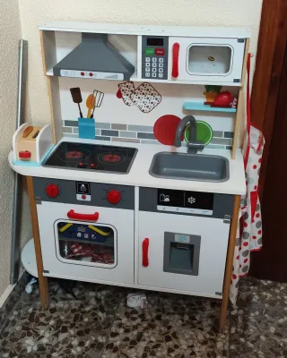 Piccola cucina in legno per bambini