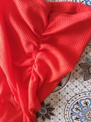 Canotta con arricciature e occhiello a Cuore