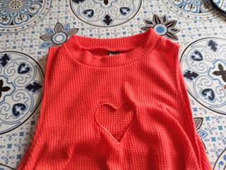 Canotta con arricciature e occhiello a Cuore