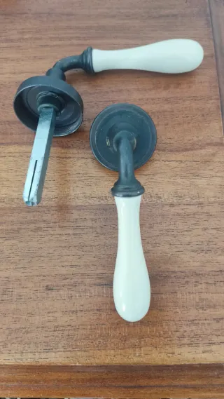 Maneta puerta cerámica y metal