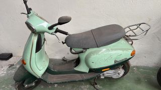 Vespa 125 Verde Scooter