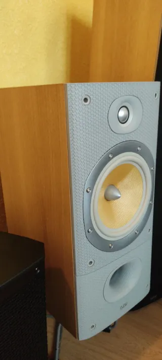 Altavoces Bowers & Wilkins