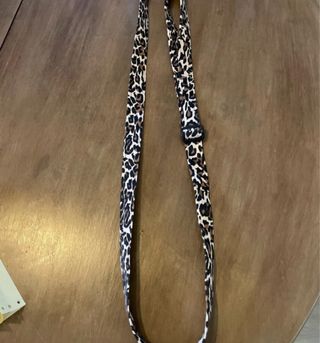 Correa para móvil con estampado de leopardo