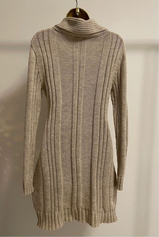 Vestido malha bege com gola alta