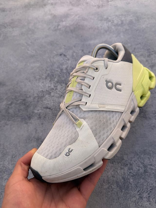 On Running CloudFlyer 4 Blancas/Amarillas