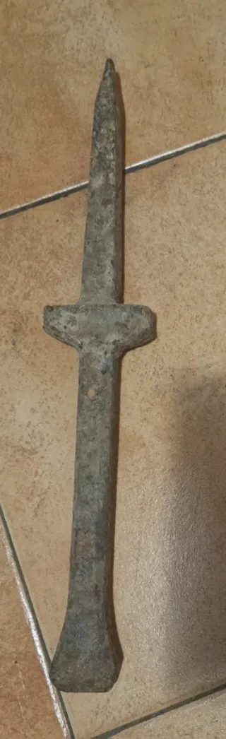 Yunque antiguo para picar guadañas