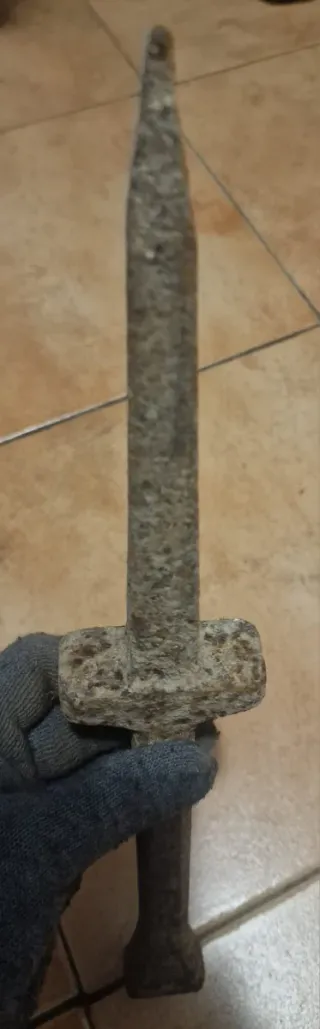 Yunque antiguo para picar guadañas