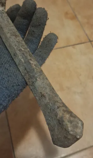 Yunque antiguo para picar guadañas