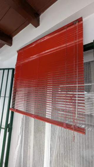 2 Persianas metálicas rojas 1m