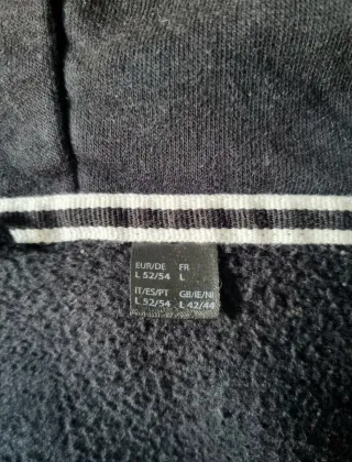 Sudadera negra con cremallera