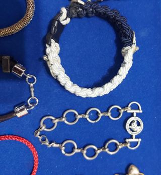 Lote de pulseras y collares