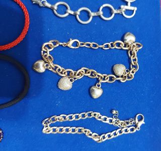 Lote de pulseras y collares
