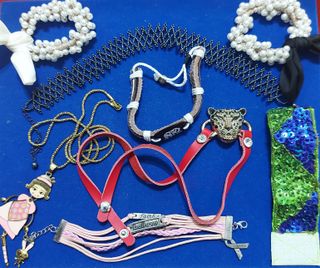 Lote de pulseras y collares
