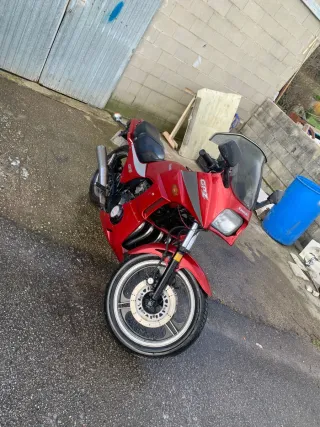 Kawasaki GPZ 400 Sport Roja