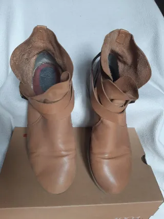 Stivaletti in pelle marrone