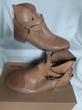 Stivaletti in pelle marrone