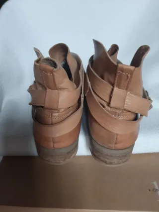 Stivaletti in pelle marrone