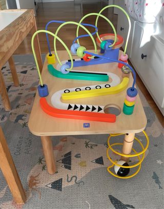 Mesa de juegos infantil de madera